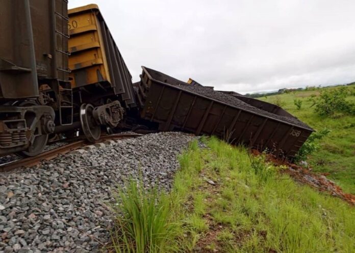 Suspension temporaire du trafic ferroviaire suite à un déraillement d’un train minéralier